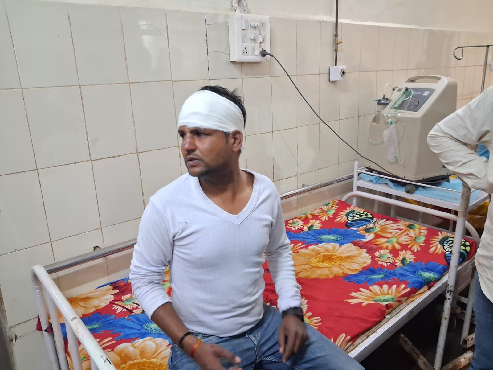 अशोकनगर: सर पर कट्टे से बार कर व्यापारी से दिन दहाड़े 20 लाख की लूट, आरोपितों पर 10 हजार का इनाम घोषित अशोकनगर: सर पर कट्टे से बार कर व्यापारी से दिन दहाड़े 20 लाख की लूट, आरोपितों पर 10 हजार का इनाम घोषित