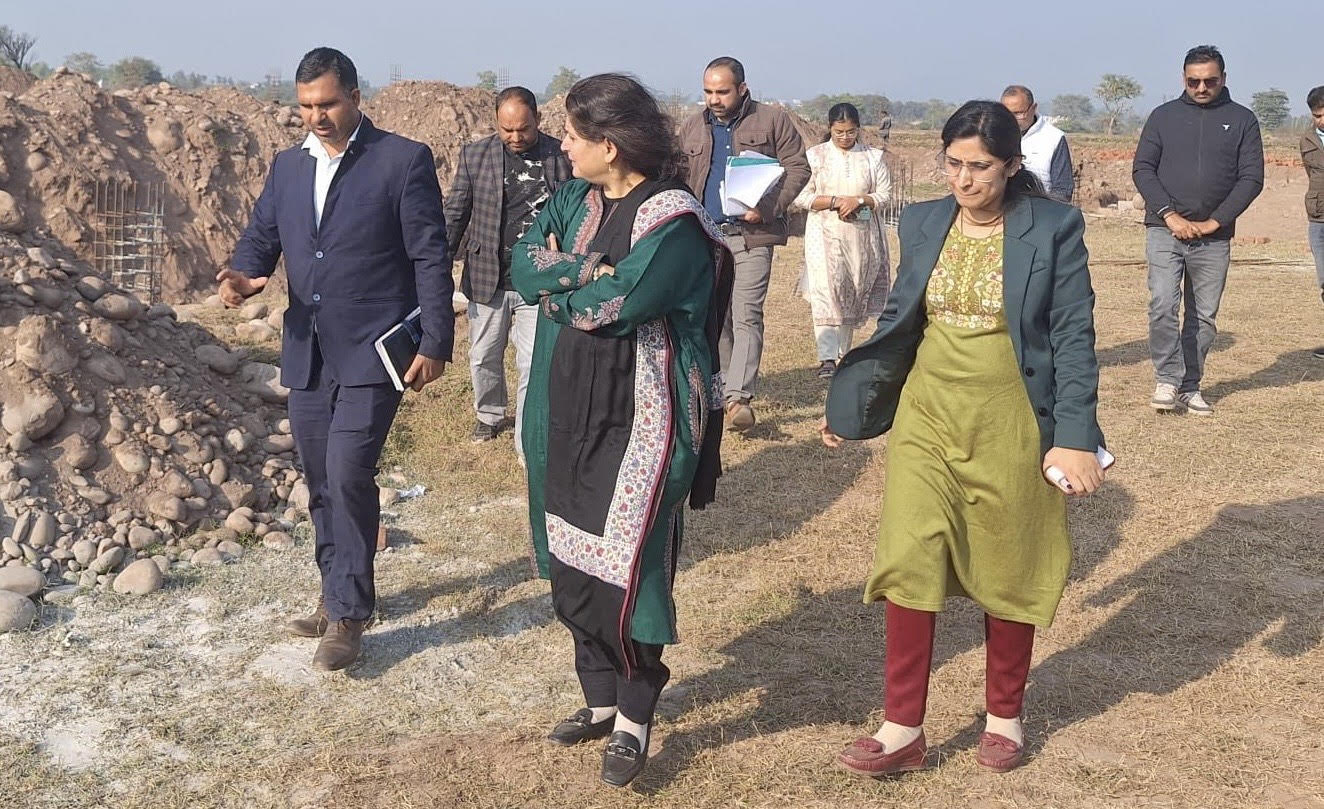 Commissioner Secretary of the Cooperative Department inspected the grain storage project. Commissioner Secretary of the Cooperative Department inspected the grain storage project.