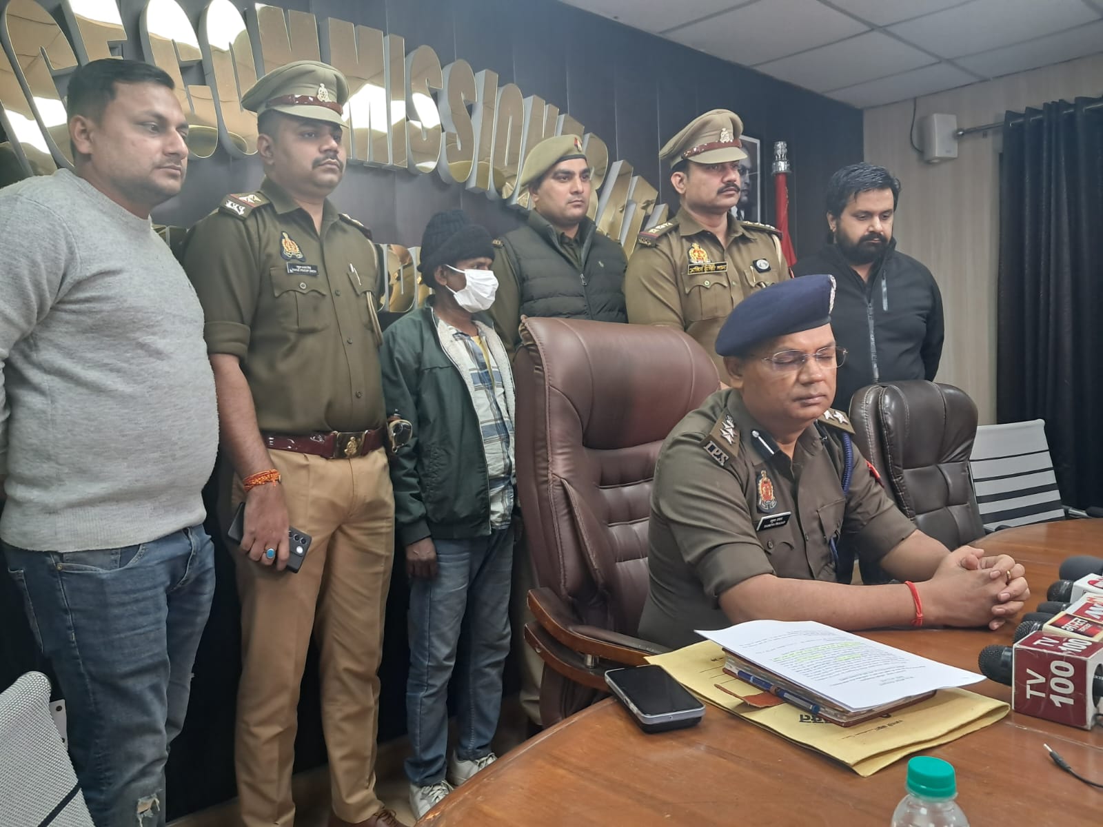 विभिन्न जगहों से दो अंतर्राज्यीय गांजा तस्कर गिरफ्तार, लाखों रुपए कीमत का मादक पदार्थ बरामद विभिन्न जगहों से दो अंतर्राज्यीय गांजा तस्कर गिरफ्तार, लाखों रुपए कीमत का मादक पदार्थ बरामद
