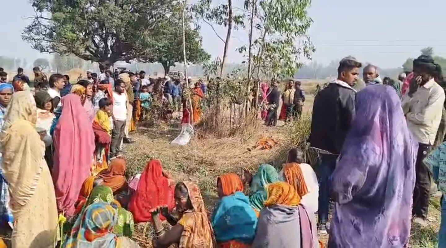 मौके पर जमा ग्रामीण लोग