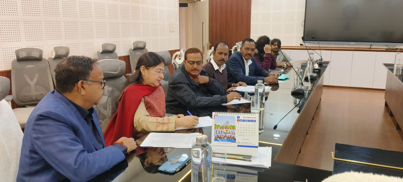 बैठक में शामिल कल्चरल कोर कमेटी के अध्यक्ष प्रो. सुदेश कुमार साहू सहित अन्य