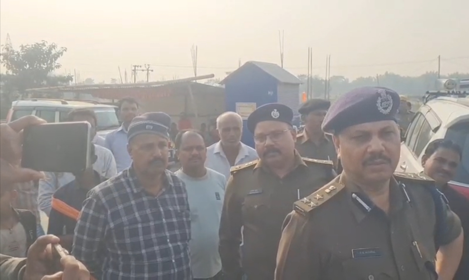 अररिया फोटो:डीआईजी जांच करते अररिया फोटो:डीआईजी जांच करते