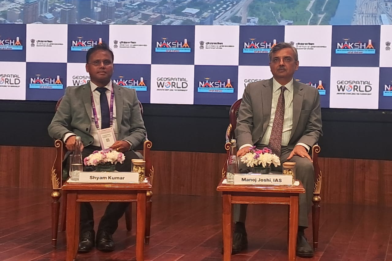 भूमि संसाधन विभाग के सचिव मनोज जोशी