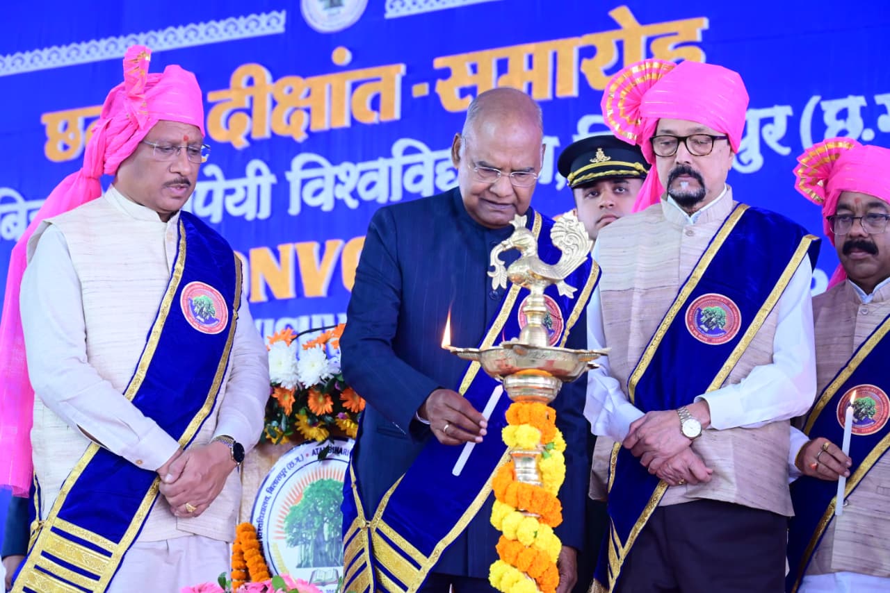 अटल बिहारी वाजपेयी विश्वविद्यालय बिलासपुर के छठवें दीक्षांत समारोह का आयोजन