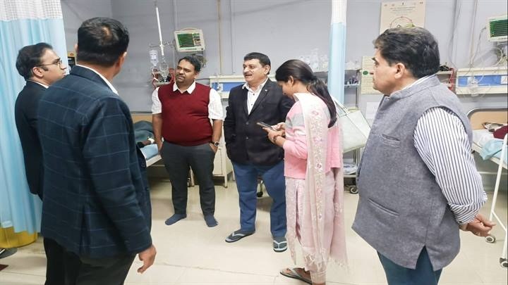 खंडवाः उत्तर प्रदेश के दल ने किया जिला अस्पताल के डे केयर कैंसर सेंटर का किया निरीक्षण खंडवाः उत्तर प्रदेश के दल ने किया जिला अस्पताल के डे केयर कैंसर सेंटर का किया निरीक्षण