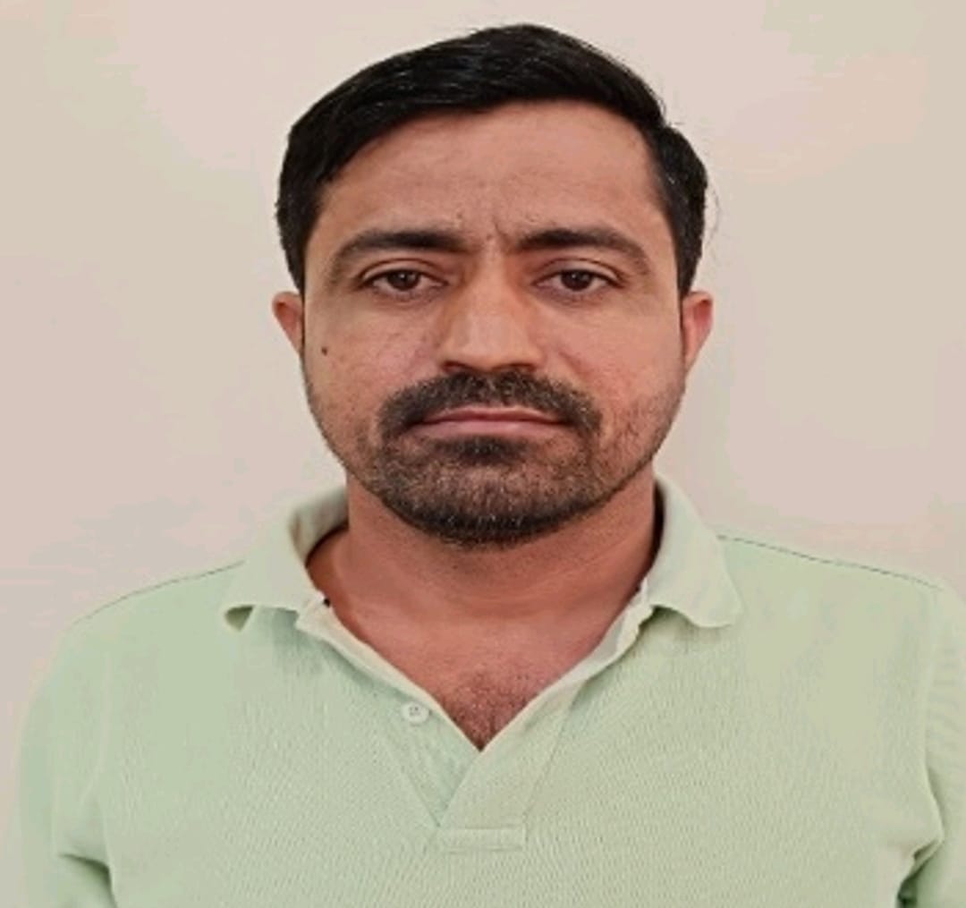 एसओजी ने दबोचा दस हजार का इनामी एसओजी ने दबोचा दस हजार का इनामी