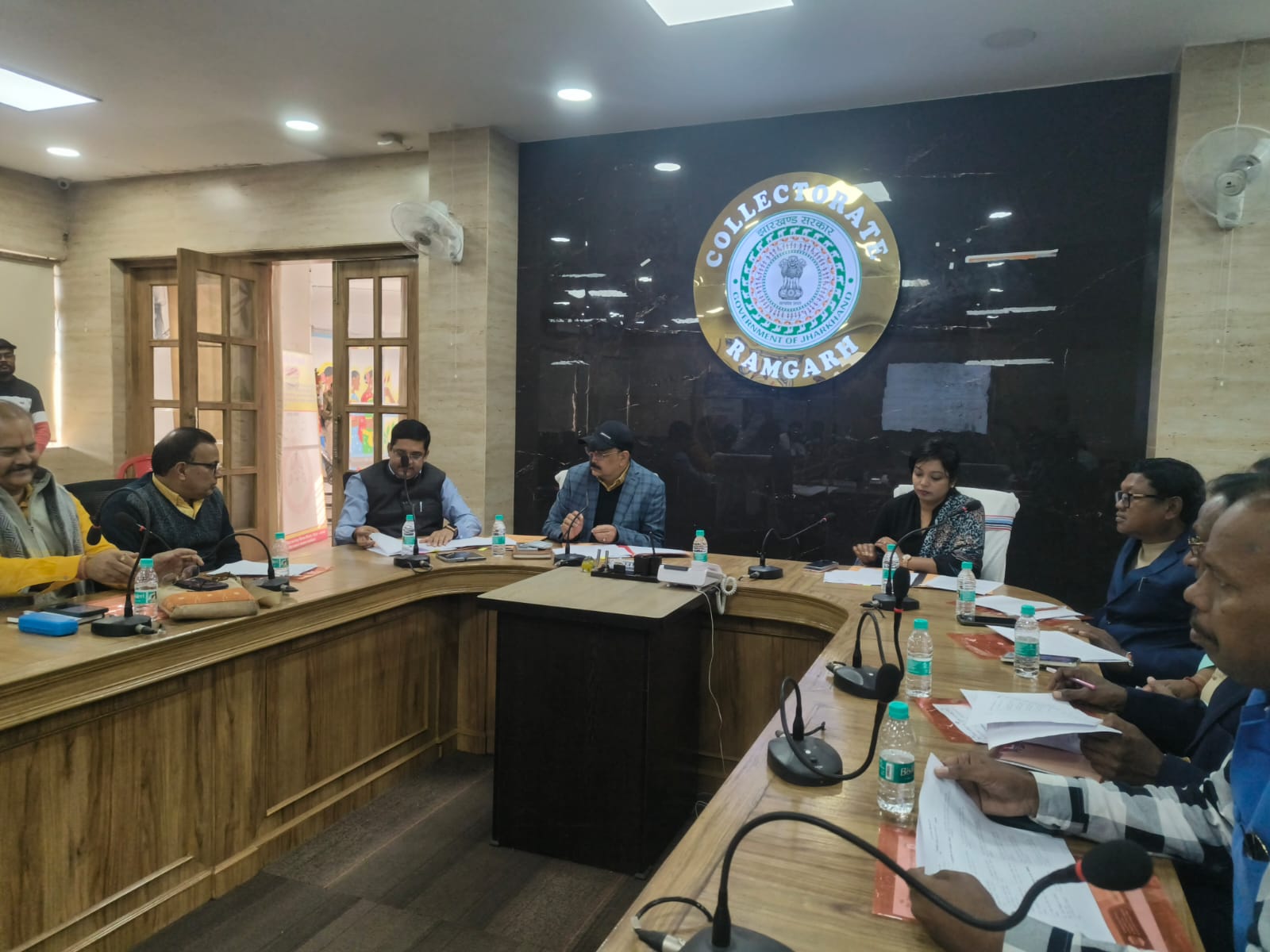 बैठक में शामिल अधिकारी