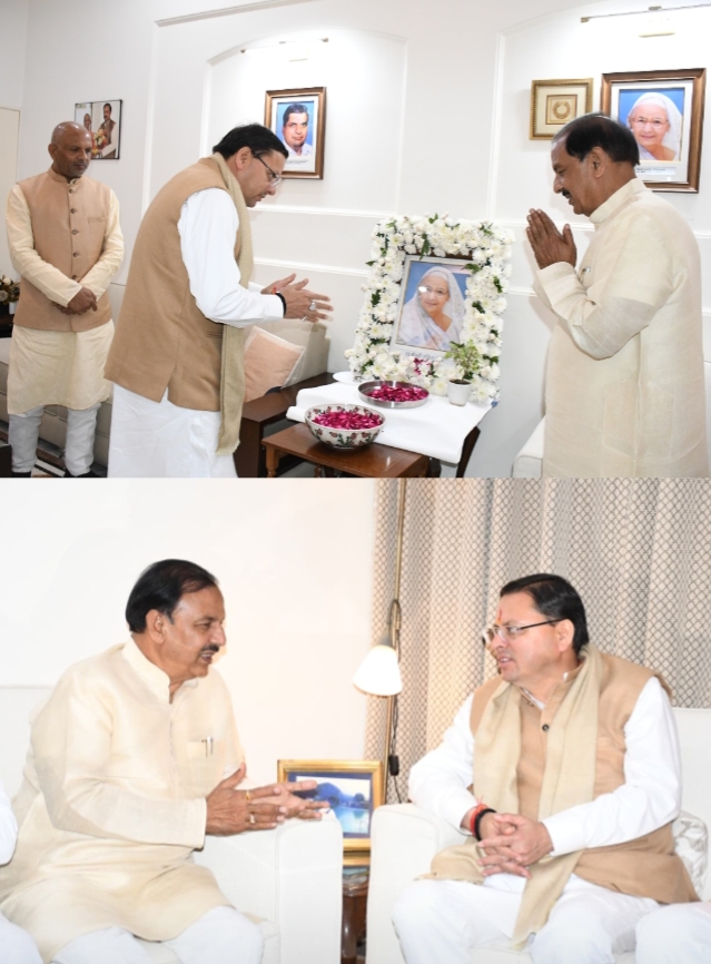 उत्तराखंड के मुख्यमंत्री ने सांसद महेश शर्मा के घर पहुंच कर उनकी दिवंगत मां को पुष्प अर्पित किया