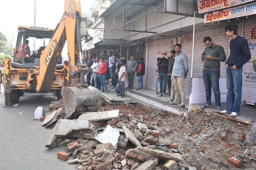 तीसरे दिन भी जारी रही अतिक्रमण हटाने की कार्यवाही, कई दुकानदारों का पक्का अतिक्रमण तोडा तीसरे दिन भी जारी रही अतिक्रमण हटाने की कार्यवाही, कई दुकानदारों का पक्का अतिक्रमण तोडा
