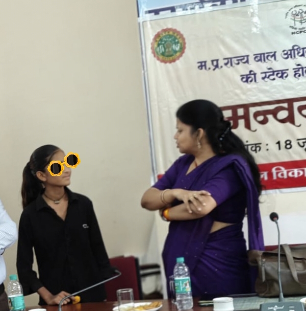 बाल संरक्षण आयोग के सद प्रयास: अमानवीय कुप्रथाओं में 1 रोटी,1 रुपये के लिए मोहताज बालिका के जीवन में आई खुशहाली बाल संरक्षण आयोग के सद प्रयास: अमानवीय कुप्रथाओं में 1 रोटी,1 रुपये के लिए मोहताज बालिका के जीवन में आई खुशहाली