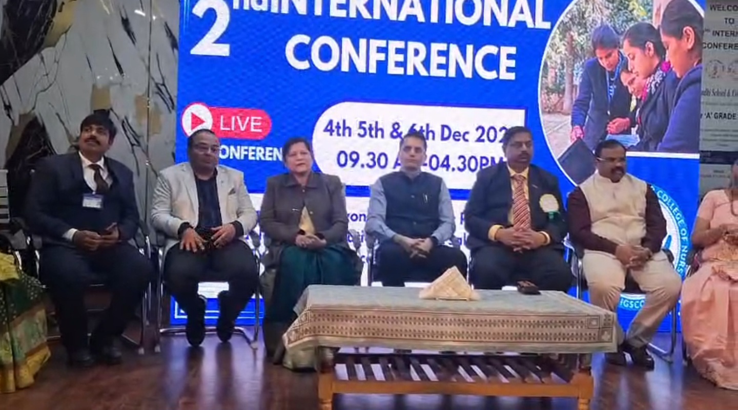 मंच की फोटो मंच की फोटो