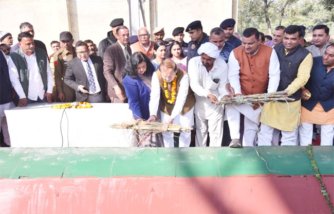 सोनीपत चौधरी देवीलाल सहकारी चीनी मिल, गोहाना के 25वें पेराई सत्र आरंभ करवाते हुए सहकारी मंत्री डा. अरविंद शर्मा