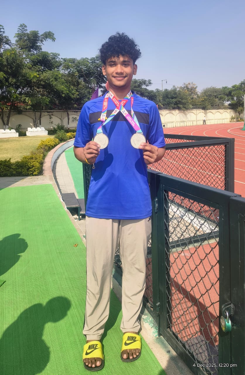 दो सिल्वर मेडल के साथ चुनार के आर्यन.