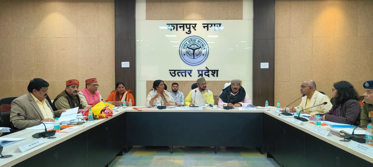 बैठक के दौरान मंत्री योगेंद्र उपाध्याय व अन्य का छायाचित्र बैठक के दौरान मंत्री योगेंद्र उपाध्याय व अन्य का छायाचित्र