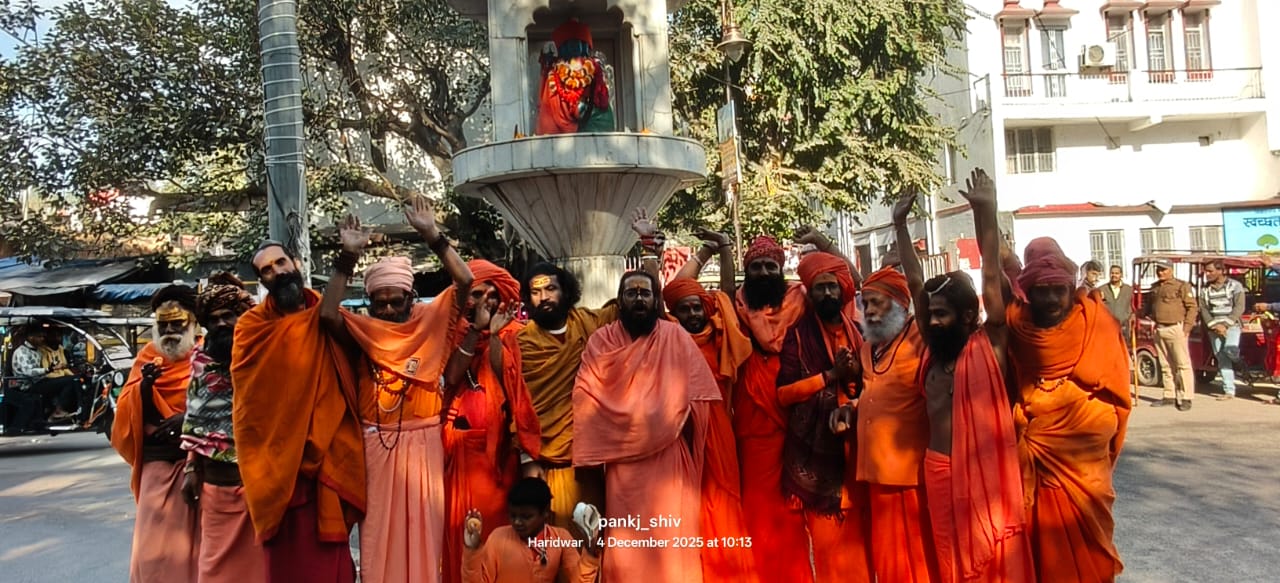 जूना अखाड़े में दत्तात्रेय जयंती मनाते संत जूना अखाड़े में दत्तात्रेय जयंती मनाते संत