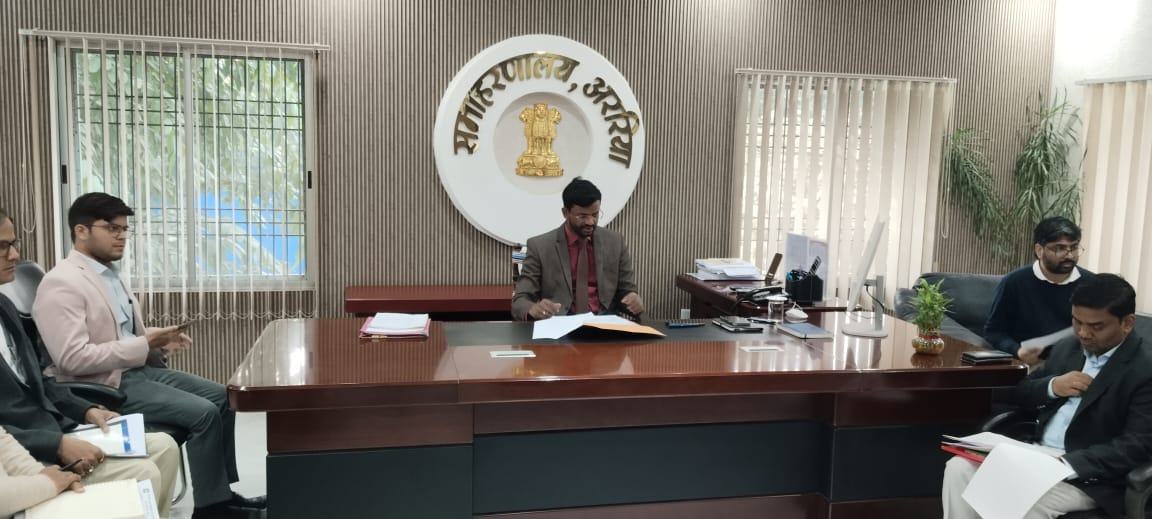 अररिया फोटो:बैठक में डीएम अनिल कुमार