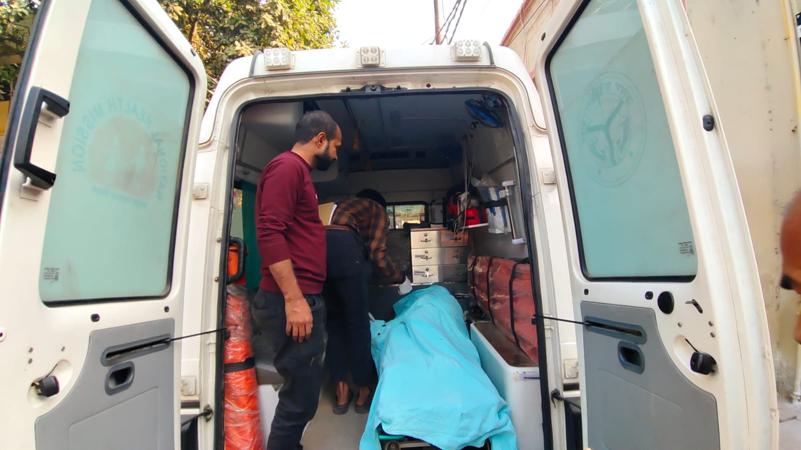 अस्पताल मे झुलसी महिला अस्पताल मे झुलसी महिला