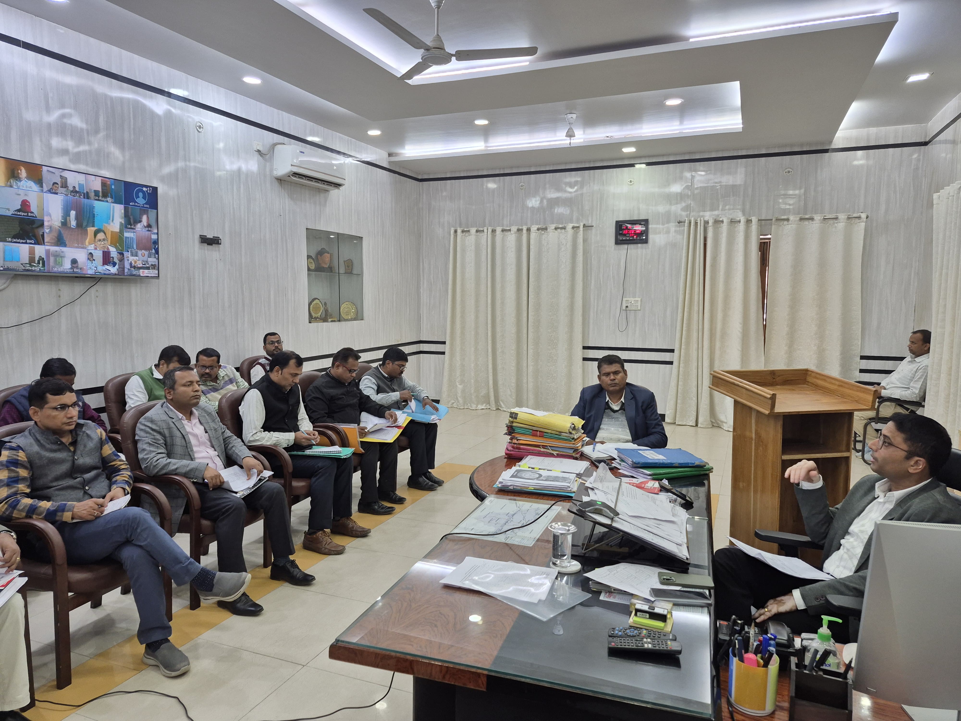 डीएम बैठक