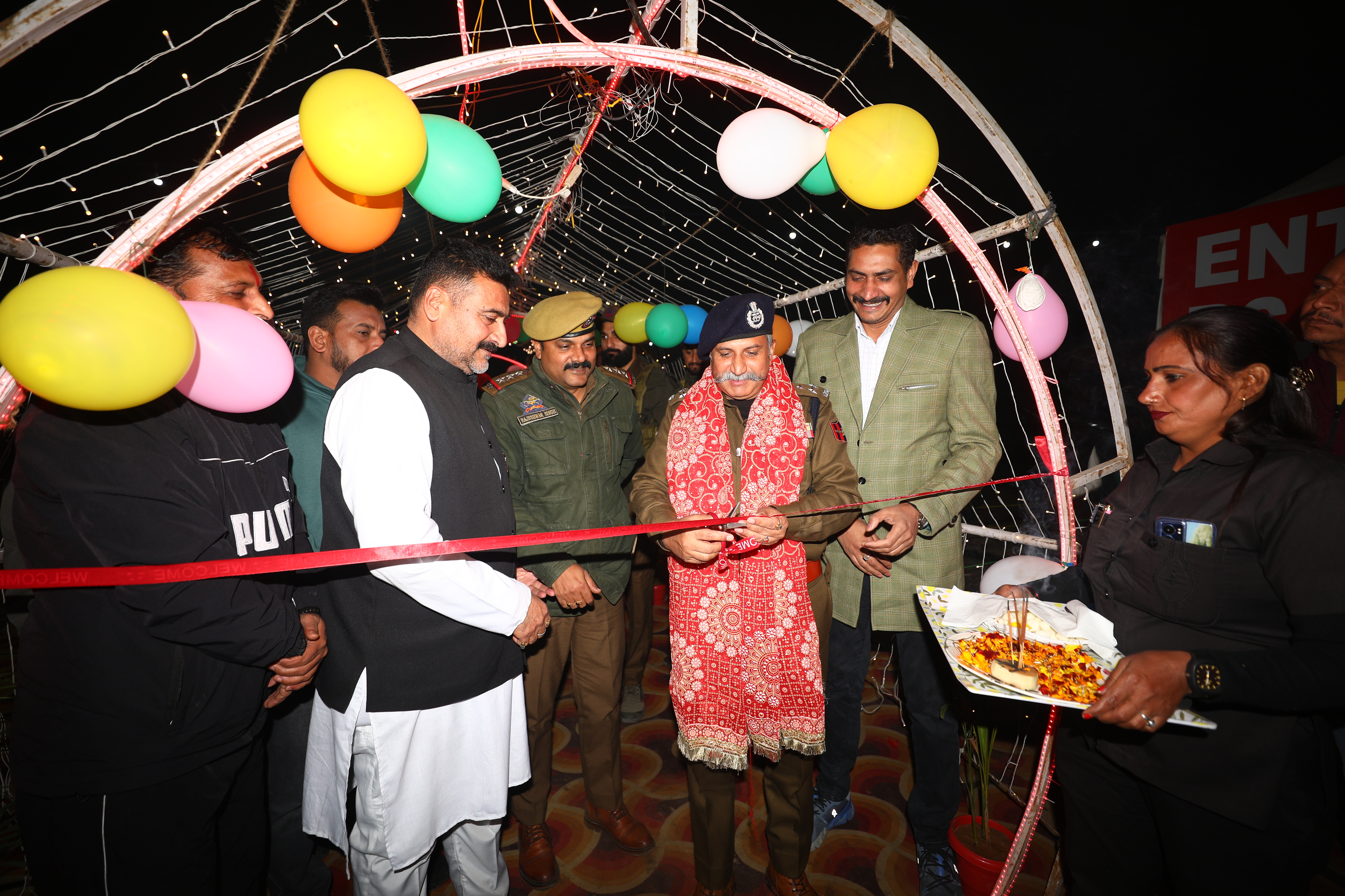 डीआइजी जम्मू ने बारी ब्राह्मणा में 'विंटर कार्निवल-2025' का उद्घाटन किया