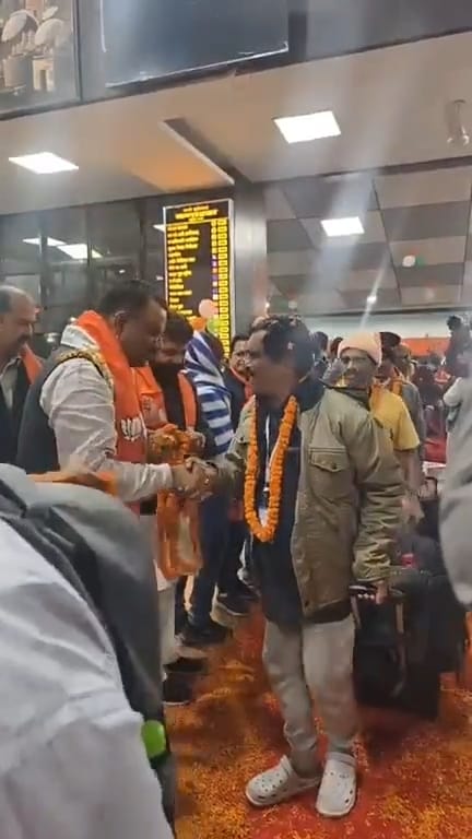 तमिल मेहमानों का स्वागत करते राज्यमंत्री