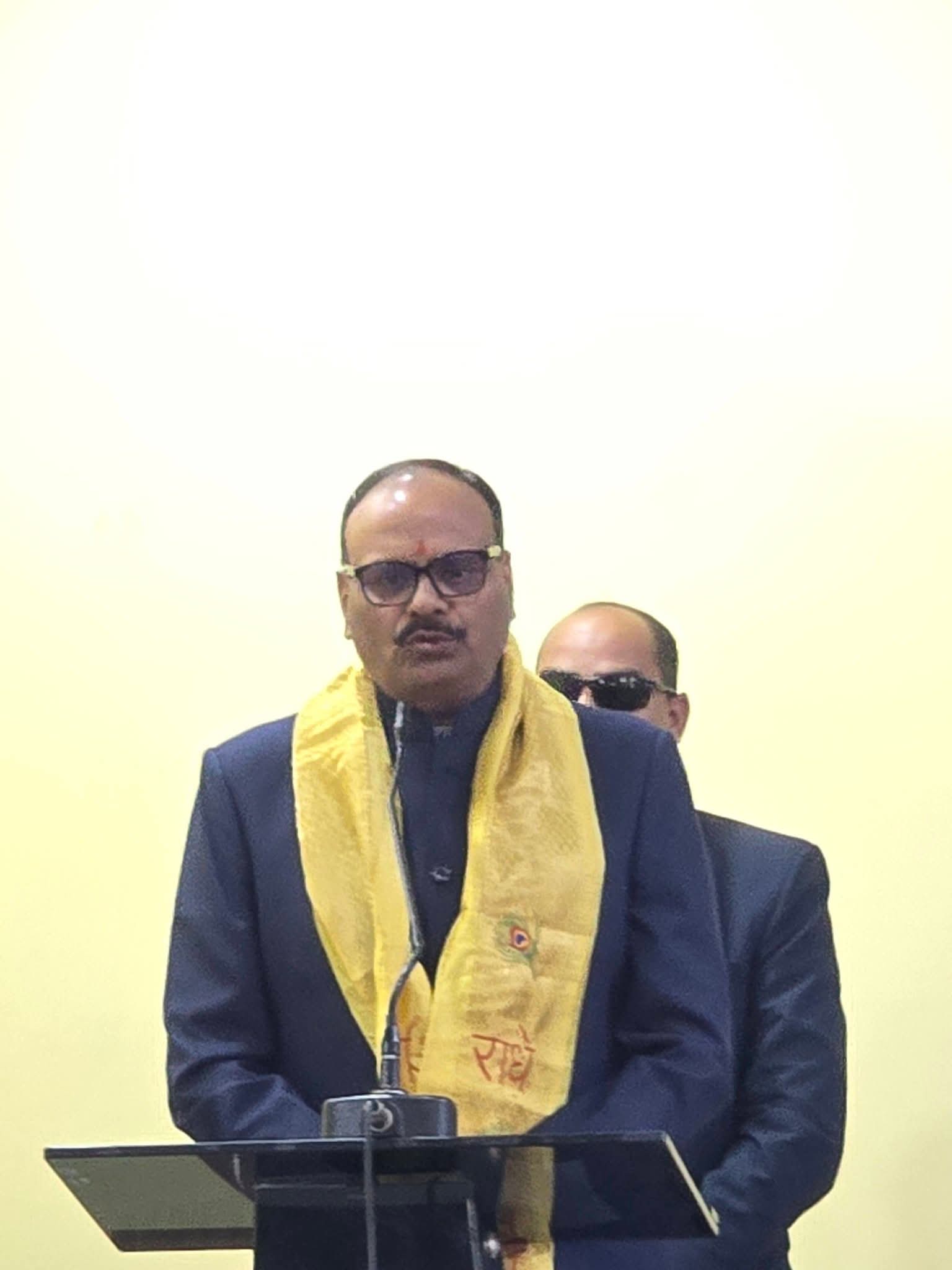 भाजपा कार्यालय पर संबोधित करते उपमुख्यमंत्री