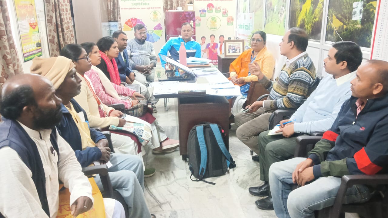 बैठक में शामिल लोग