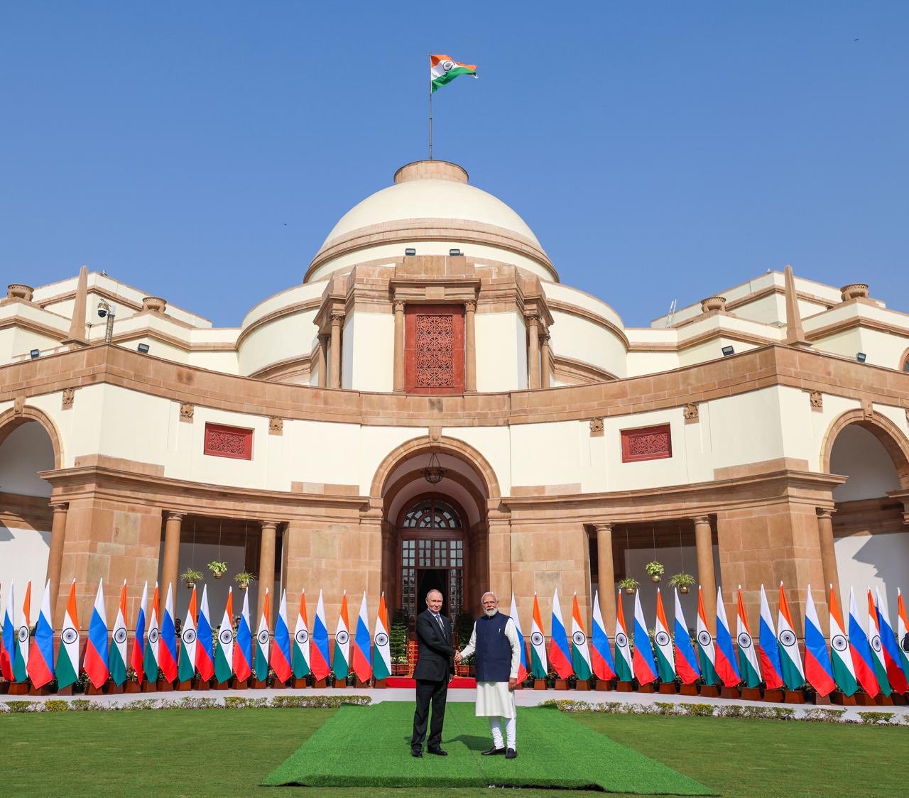 दिल्ली के हैदराबाद हाउस में वार्ता से पूर्व President पुतिन और प्रधानमंत्री मोदी