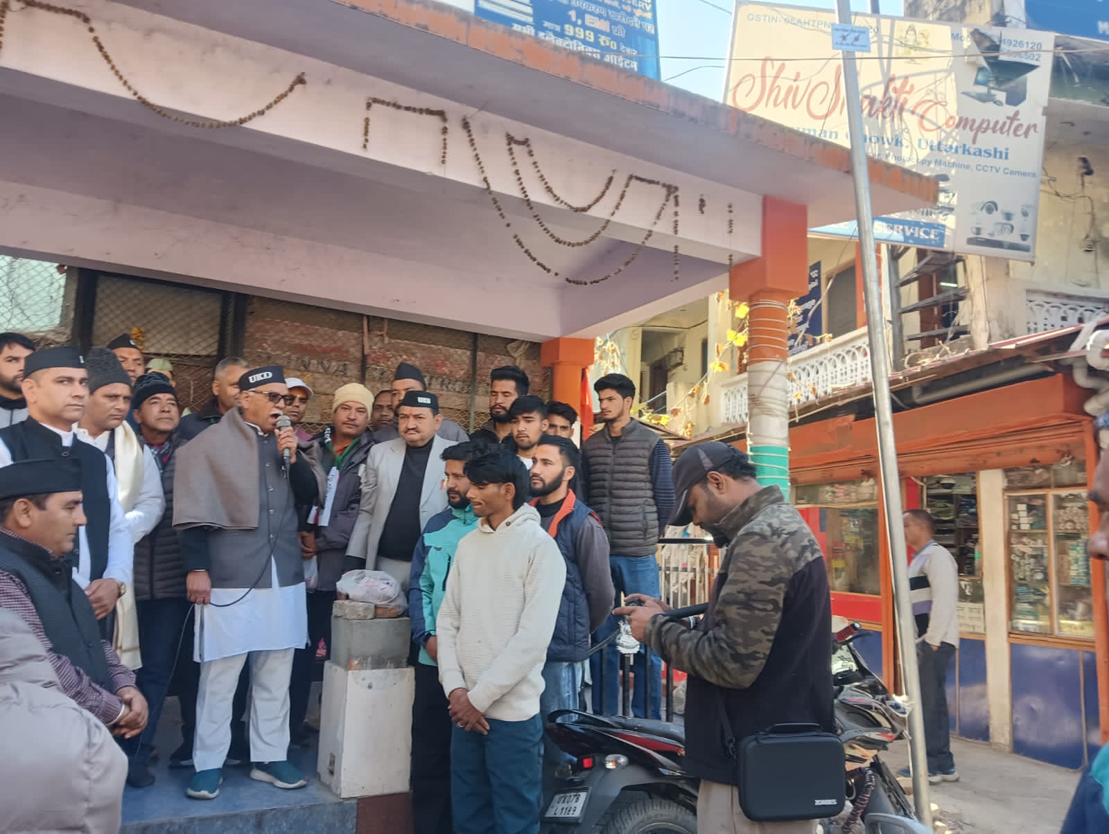 उत्तरकाशी पहुंची दिवाकर भट्ट की अस्थि कलश यात्रा, श्रद्धांजलि की अर्पित