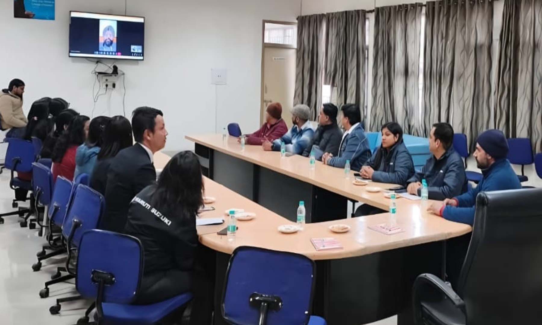 गुरुग्राम के मानेसर स्थित राजकीय पॉलिटेक्निक में दौरे के दौरान सुजुकी मोटर कॉर्पोरेशन जापान के अधिकारी. गुरुग्राम के मानेसर स्थित राजकीय पॉलिटेक्निक में दौरे के दौरान सुजुकी मोटर कॉर्पोरेशन जापान के अधिकारी.