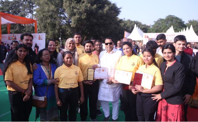 दिव्य कला प्रदर्शनी में मंत्री नरेन्द्र कश्यप दिव्य कला प्रदर्शनी में मंत्री नरेन्द्र कश्यप