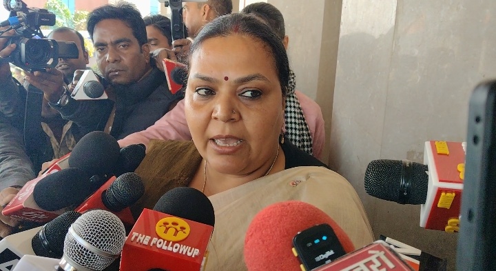 विधानसभा परिसर में मंत्री दीपिका पांडेय की फोटो