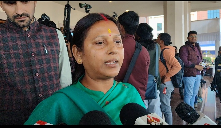 विधानसभा परिसर में विधायक मंजू कुमारी की तस्वीर