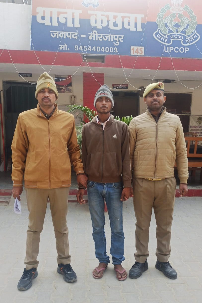 पुलिस की गिरफ्त में आरोपित। पुलिस की गिरफ्त में आरोपित।