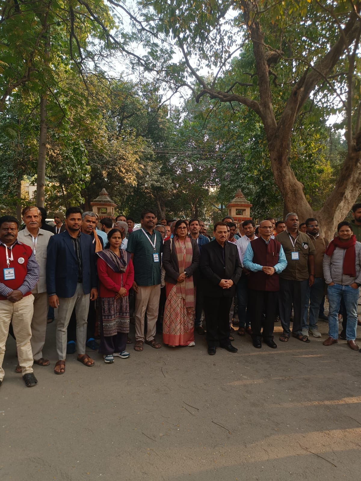 काशी तमिल संगमम् के शैक्षणिक सत्र में शामिल मेहमानों की ग्रुप फोटो