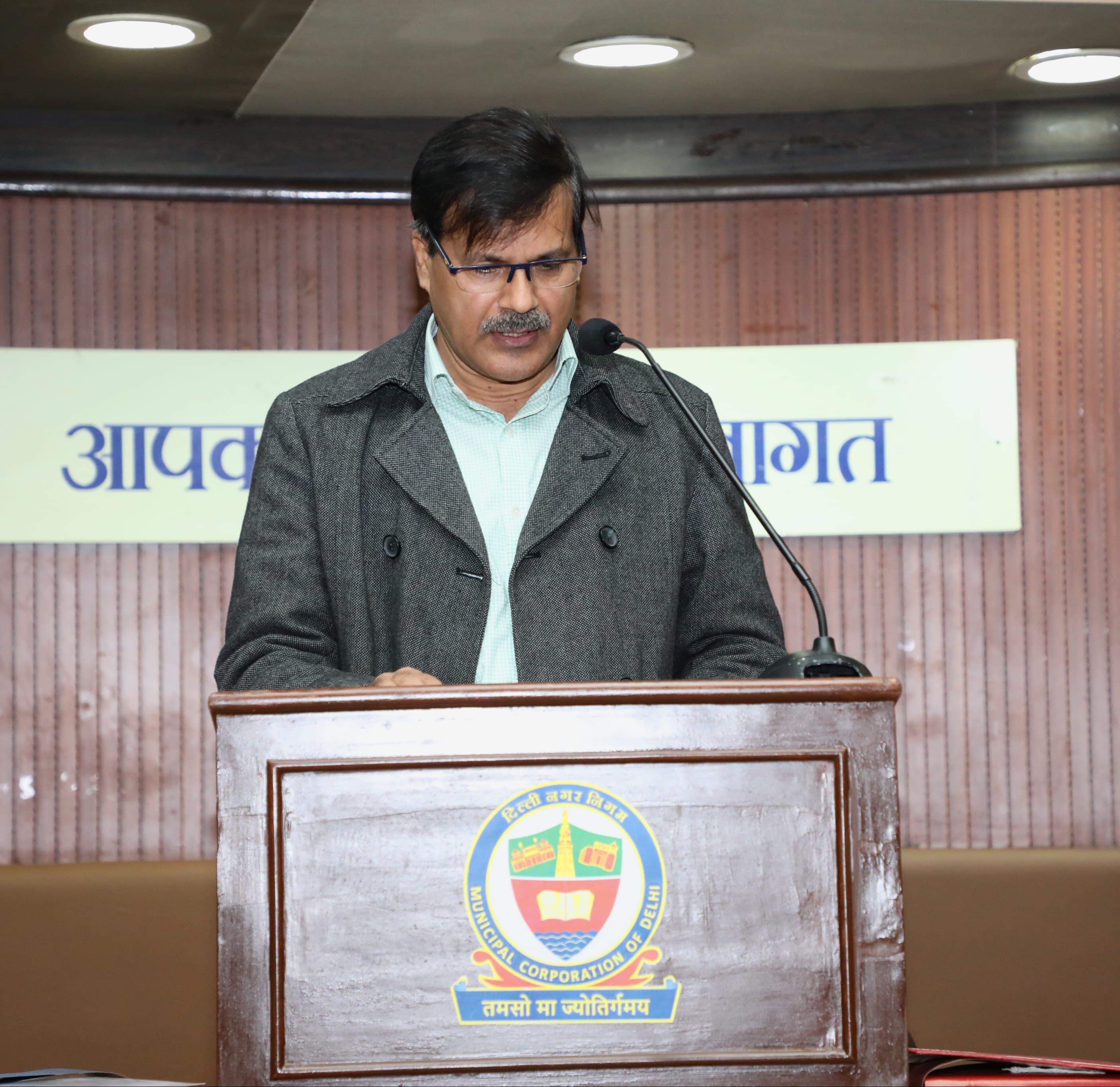 निगमायुक्त अश्विनी कुमार दिल्ली नगर निगम (एमसीडी) का बजट पेश करते हुए. निगमायुक्त अश्विनी कुमार दिल्ली नगर निगम (एमसीडी) का बजट पेश करते हुए.