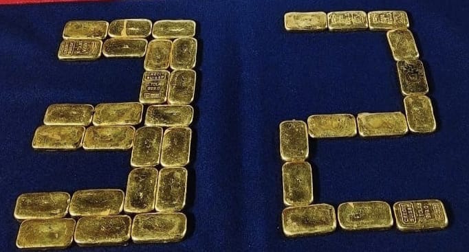 बीएसएफ  ने पकड़ा करोड़ों के सोने का जखीरा