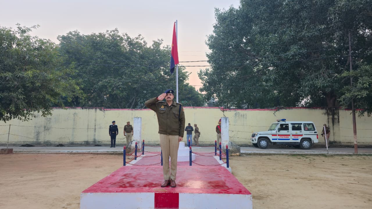 सलामी लेते sp सलामी लेते sp
