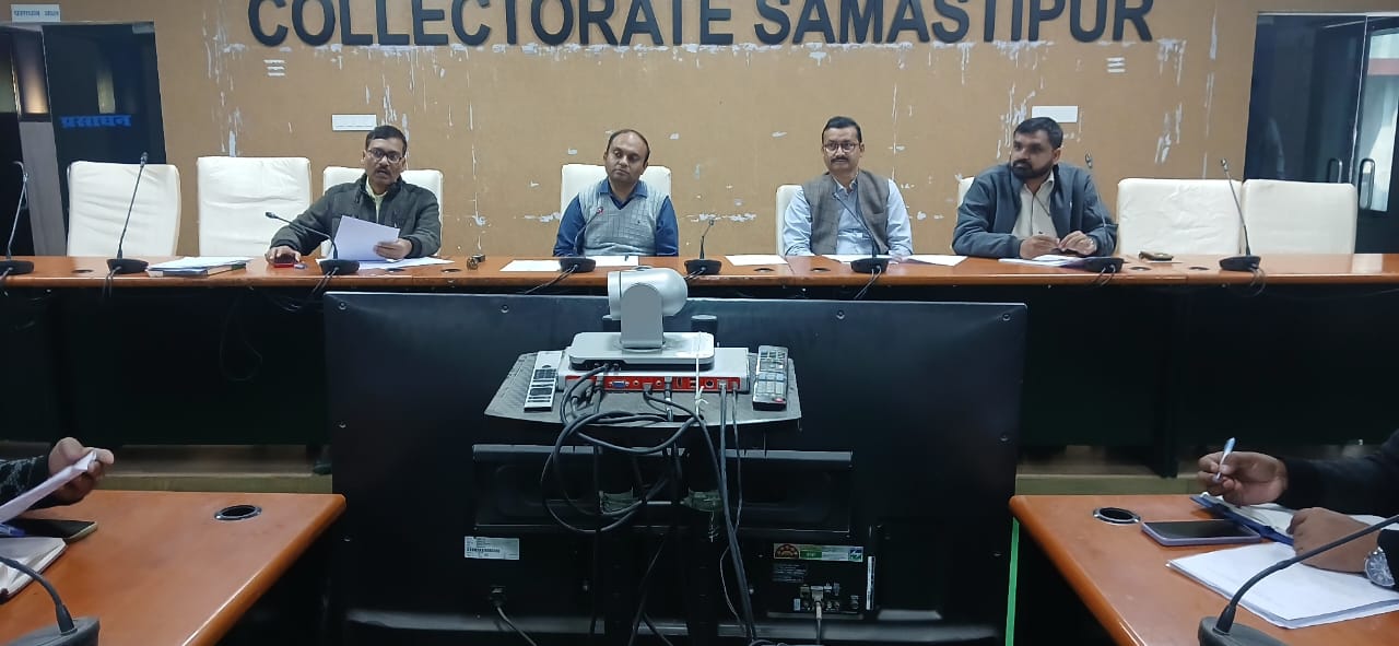 Baithak me upastith adhikari