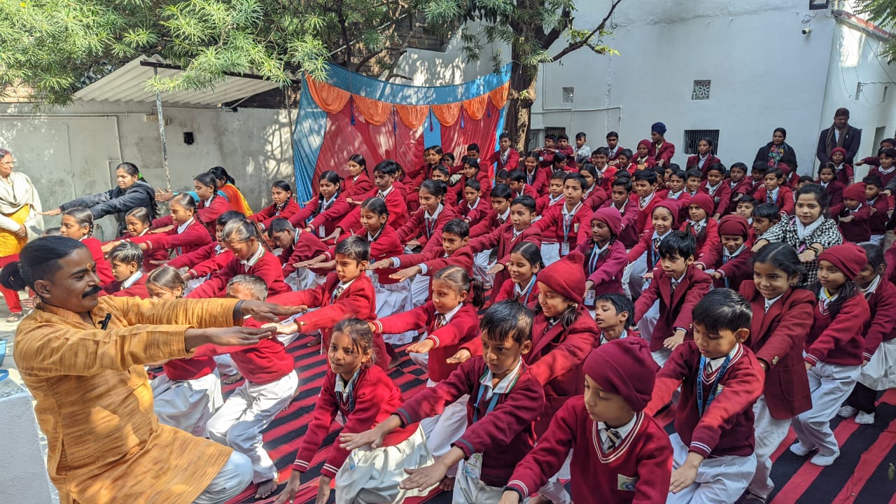 डंगहर स्थित स्कूल में दो बाल योग संस्कारशाला.