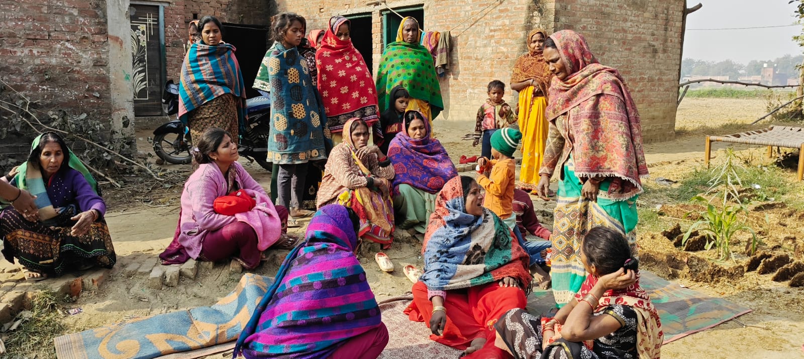 शोकाकुल परिवार