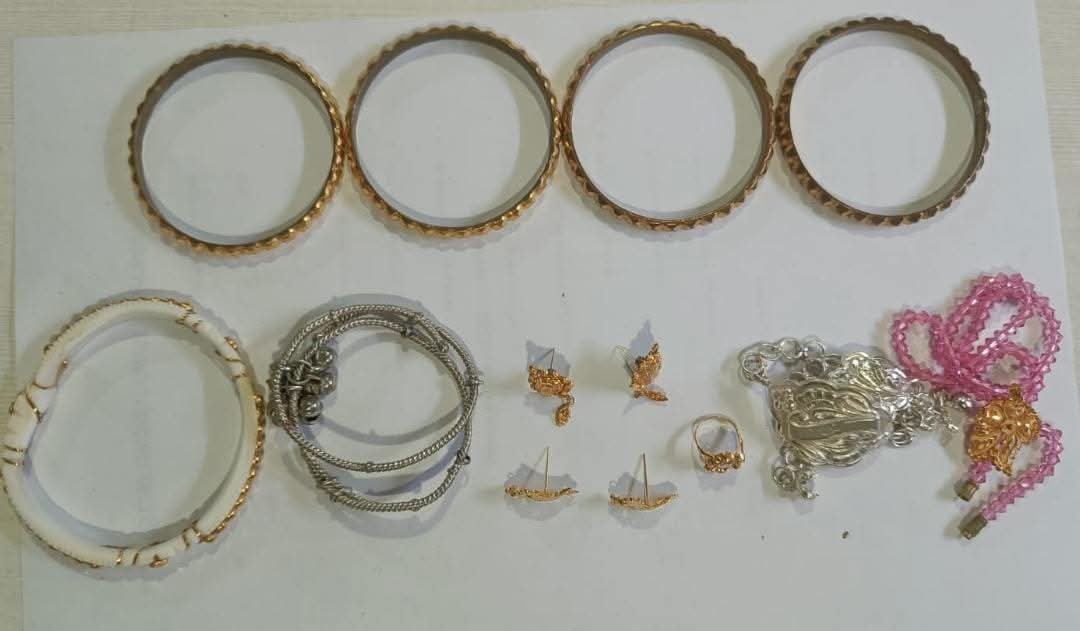 बरामद की गई सामग्री बरामद की गई सामग्री