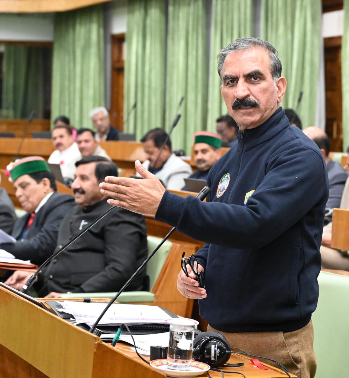 सदन में Chief Minister 