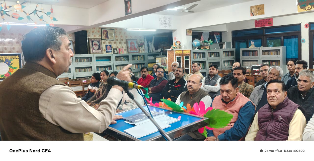 सदस्यों को संबोधित करते राष्ट्रीय संगठन मंत्री सुरेश जैन। सदस्यों को संबोधित करते राष्ट्रीय संगठन मंत्री सुरेश जैन।
