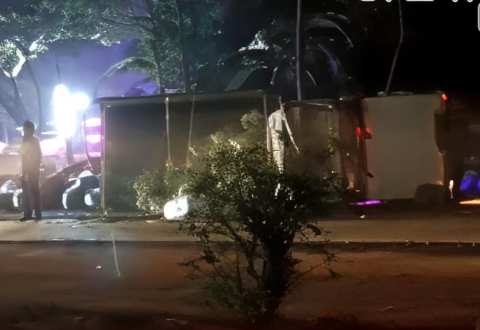 सब्जी की गाड़ी पलट गई नारायणगढ़ में