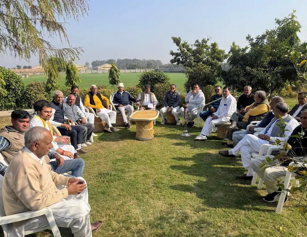 इसराना में कांग्रेस कार्यकर्ताओं की बैठक में मौजूद कार्यकर्ता इसराना में कांग्रेस कार्यकर्ताओं की बैठक में मौजूद कार्यकर्ता