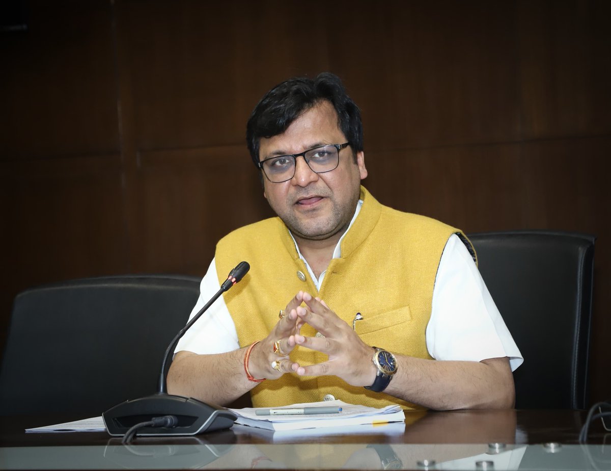 आबकारी राज्य मंत्री (स्वतंत्र प्रभार) नितिन अग्रवाल