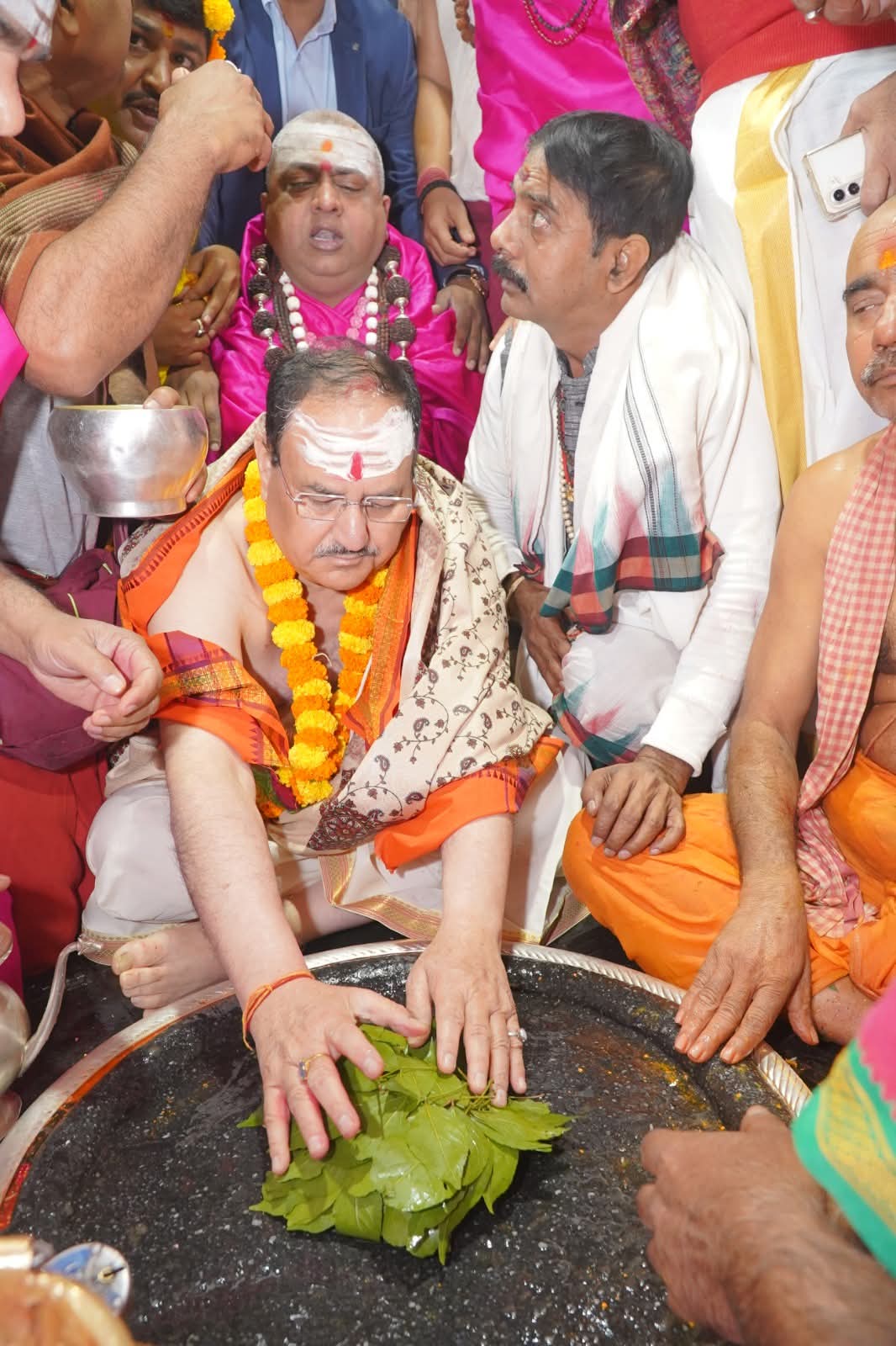 पूजा करते  जेपी नड्डा