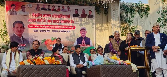 हरदा की माल्टा प्रतियाेगिता में माैजूद लाेग. हरदा की माल्टा प्रतियाेगिता में माैजूद लाेग.