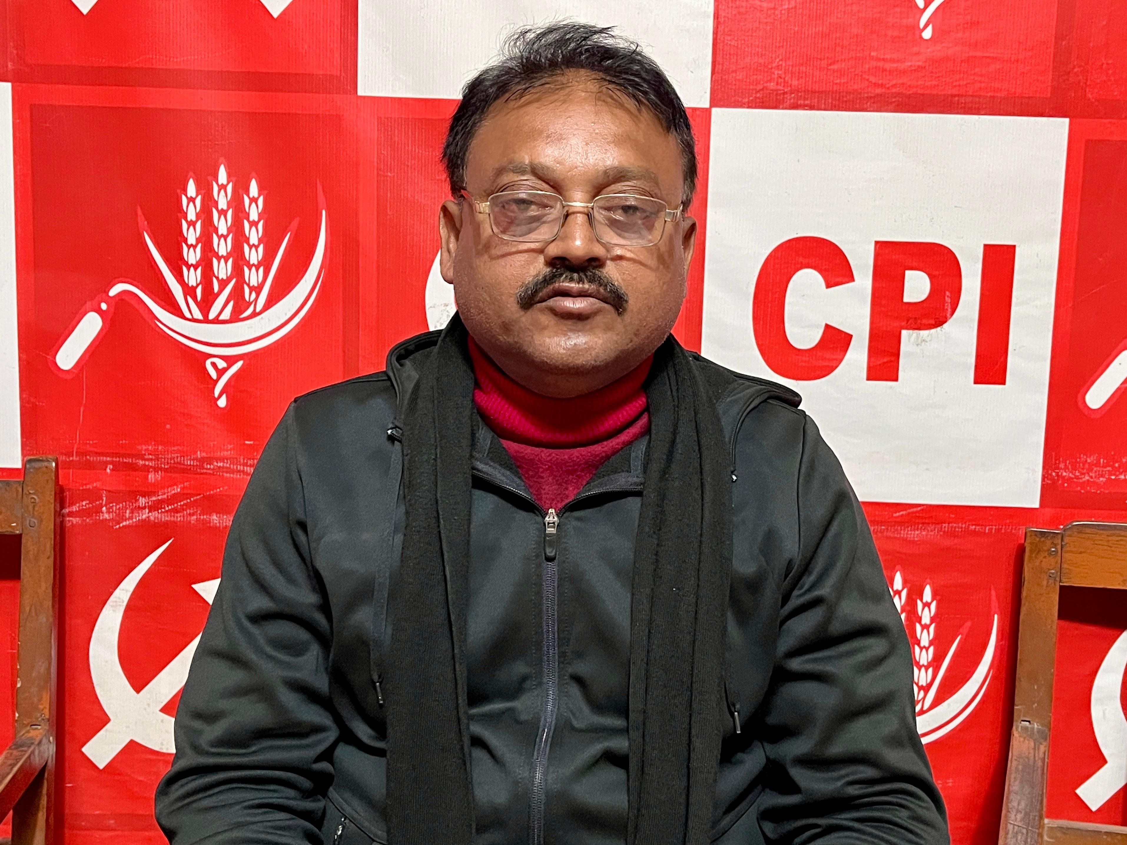 प्रेस वार्ता में अजय सिंह