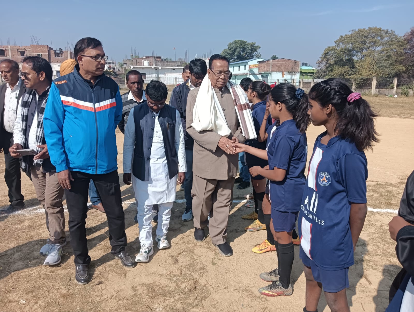 पूर्व सांसद  राम टहल चौधरी सहित अन्य